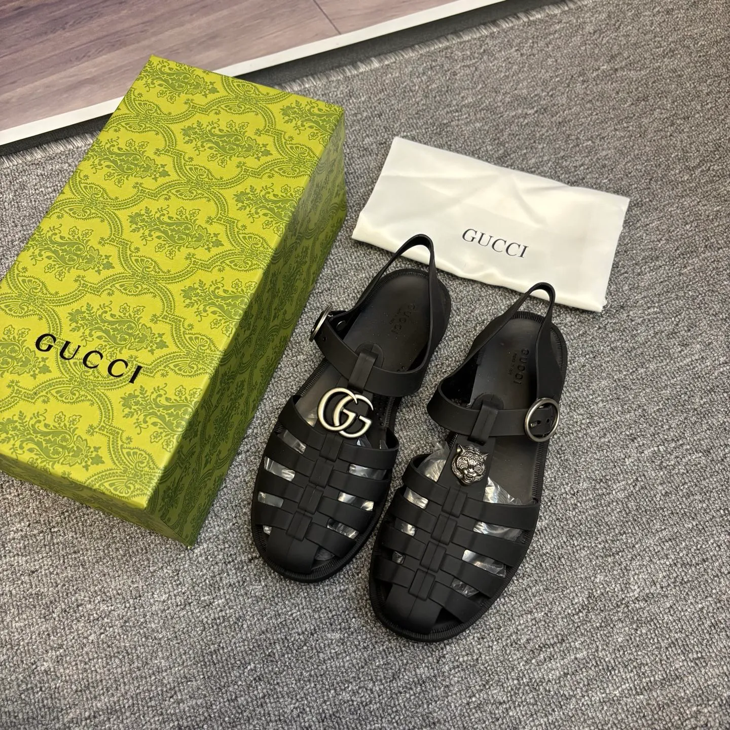 Men's shoes 260💰 [Gucci] Counter quality, top-quality original goods, real photos! Original TPU material, fine workmanship, comfortable; genuine 1:1 replica Size: 36 ~ 46